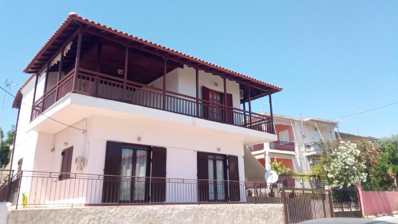 Villa Balcony With View Korifásion Exterior foto